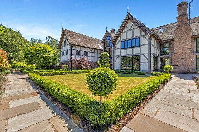 Located on the cusp of Cheshire's famous 'Golden Triangle', Hanson Hall sits in a sprawling estate across 13 acres