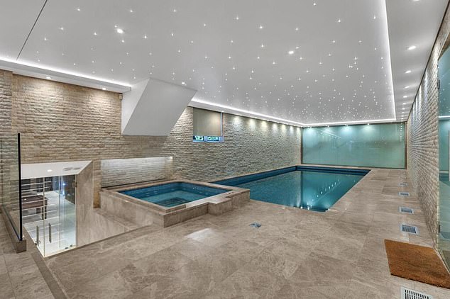 Along with the usual amenities, there is also a leisure suite consisting of a pool, hot tub, sauna and steam room