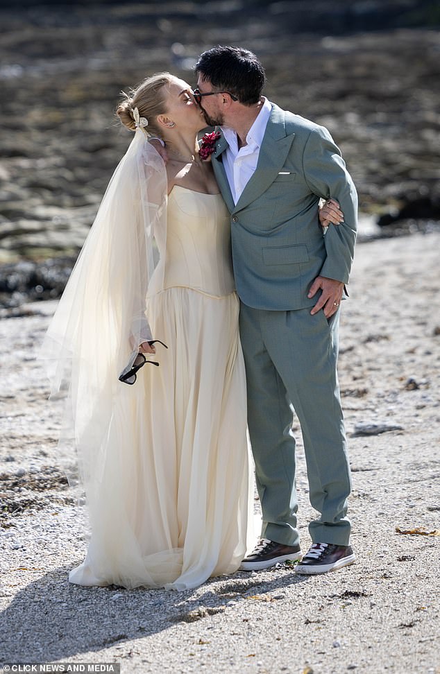 The couple locked lips repeatedly after the idyllic scenes