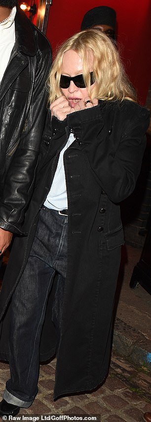 The singer made an uncharacteristically low-key arrival in a pair of jeans and a plain white top