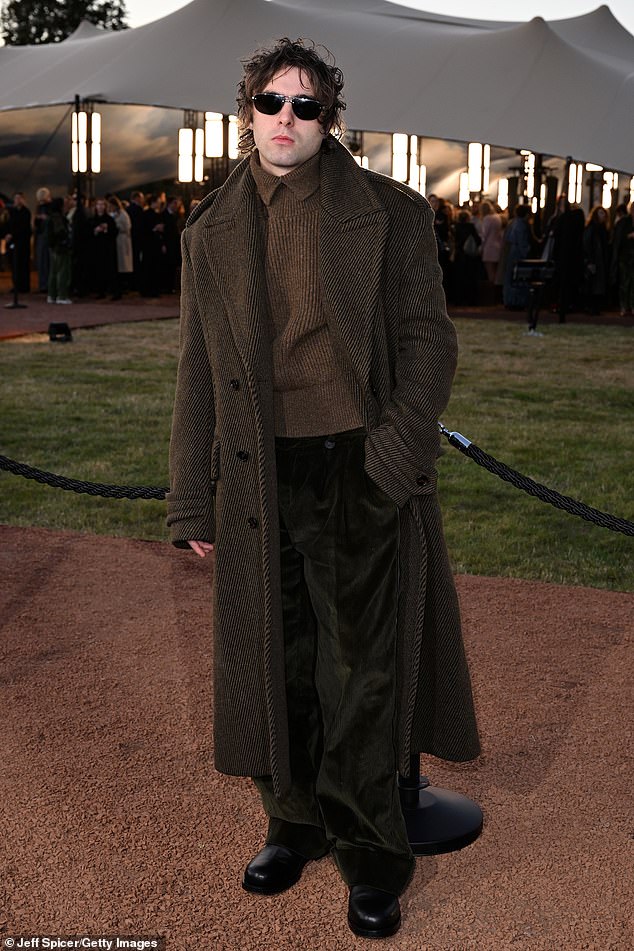 Model and son of Liam Gallagher and Patsy Kensit, displayed his uncanny resemblance to his dad in a chunky knit sweater and tweed coat