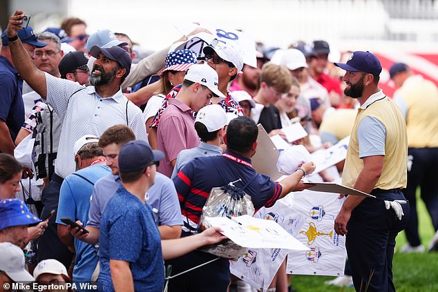 The Englishman also acknowledged the fierce New York crowd during the ceremony