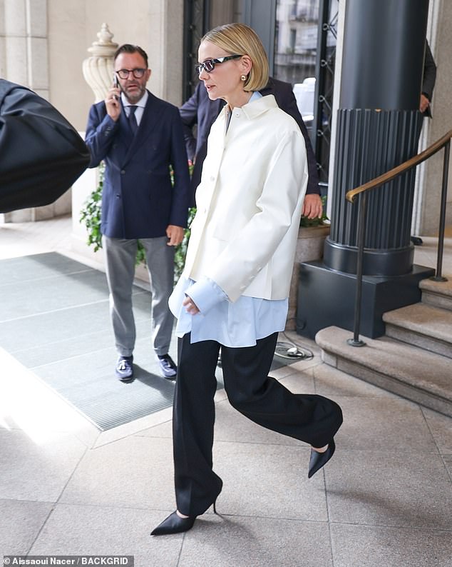 The actress showed off her elegant sense of style with the simple outfit