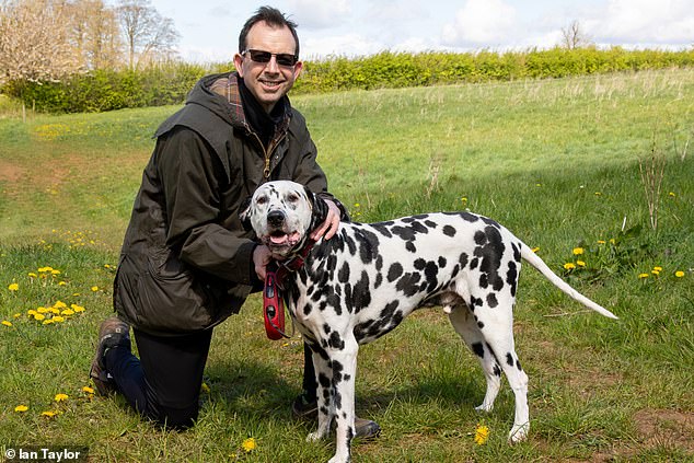 Jon Reeves was diagnosed wth osteoarthritis in 2020. By combining acupuncture, weight training and a Mediterranean-style diet, he slashed his pain level and postponed surgery