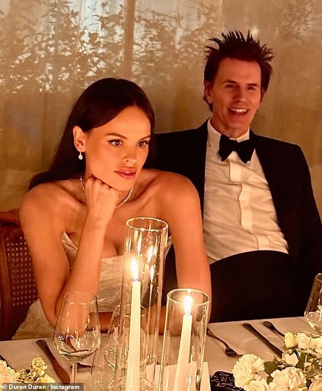 Atlanta looked stunning as she posed beside her father at the wedding breakfast