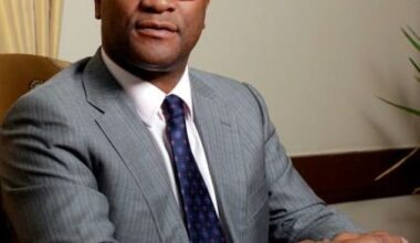 The body of Nkosinathi Emmanuel Mthethwa, who also served as the Ambassador to Monaco and the Permanent Delegate to UNESCO , was found Tuesday at the Hyatt Hotel at Porte Maillot