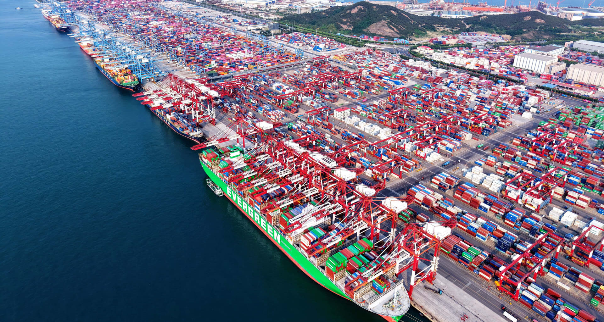 China's August U.S. shipments plunge 33% as overall exports growth slows