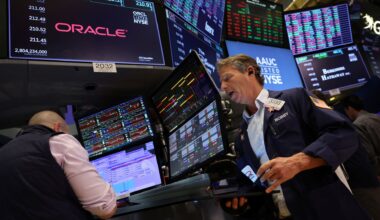 Worries of a bubble grow after Oracle’s rally on Open AI deal