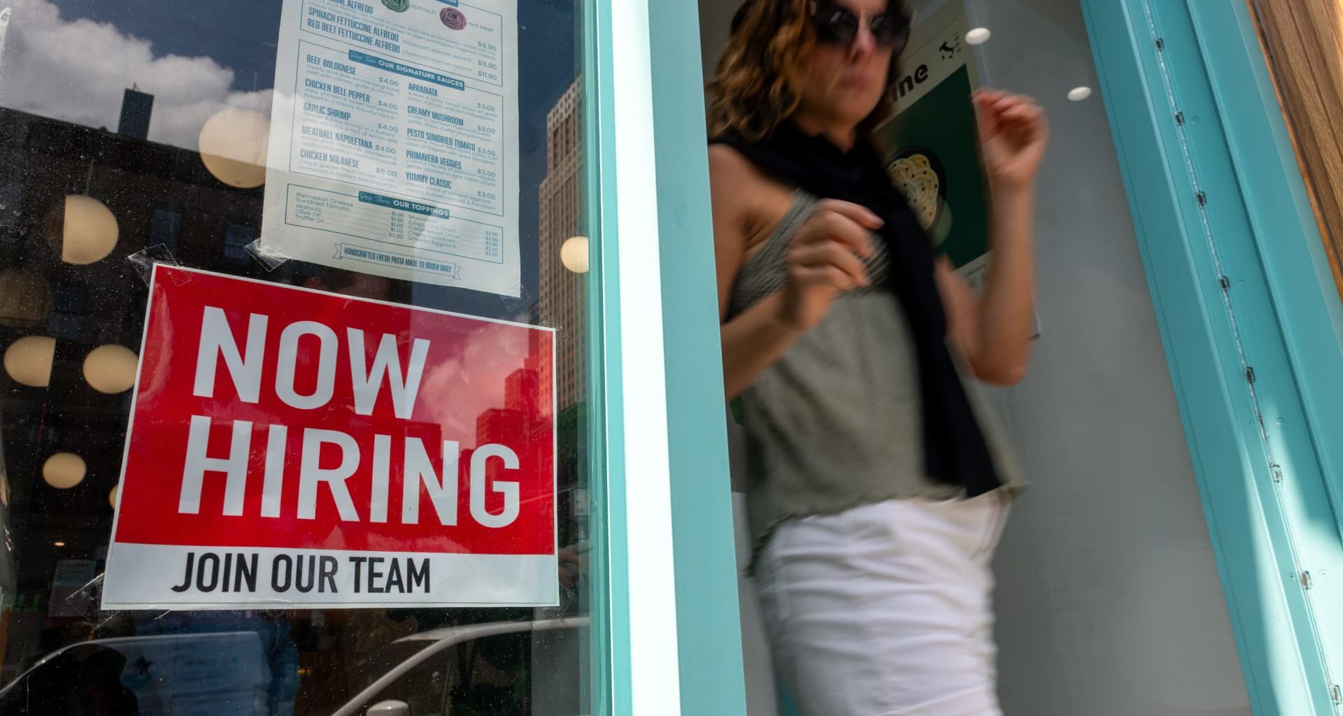 Seasonal hiring 2025 to fall to lowest level since 2009 recession