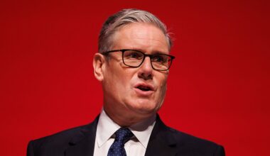 UK at 'a fork in the road' between renewal and decline, Starmer warns