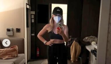 Sarah Michelle Gellar posts masked selfie on set of Buffy