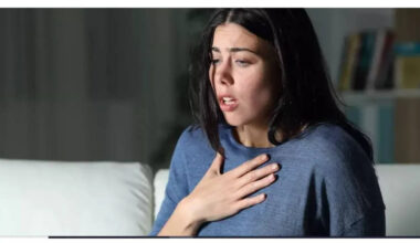 5 signs that scream Vitamin B12 deficiency (and why it is dangerous)