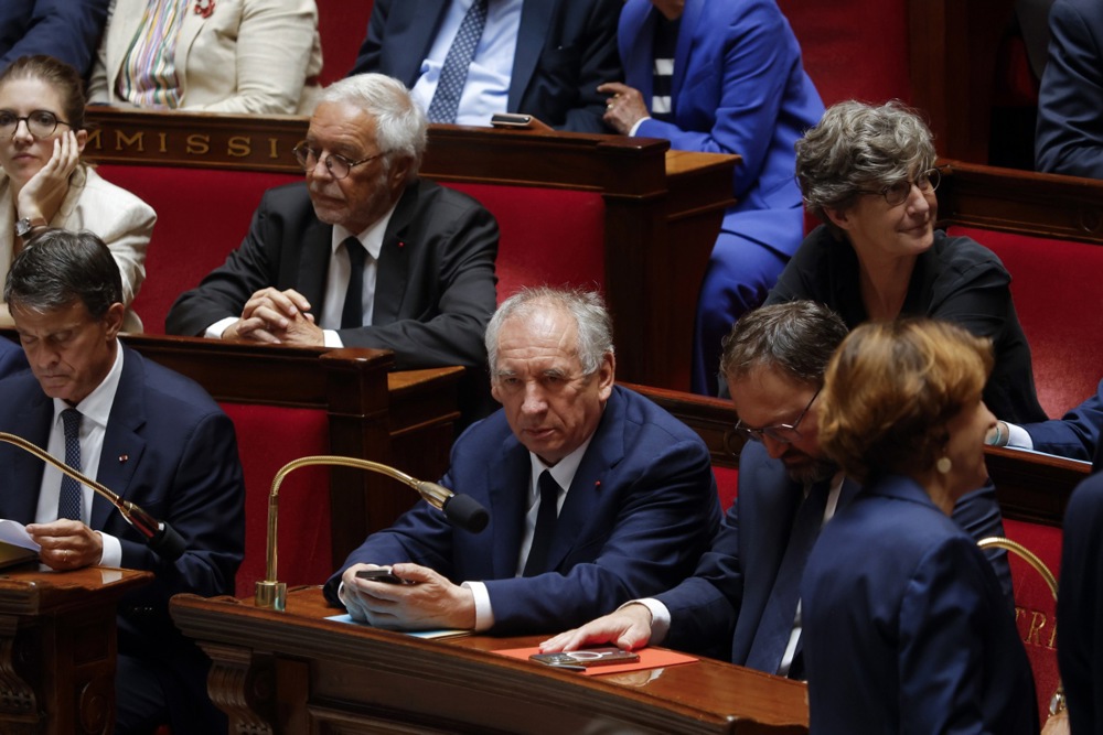 French government falls as Bayrou loses confidence vote