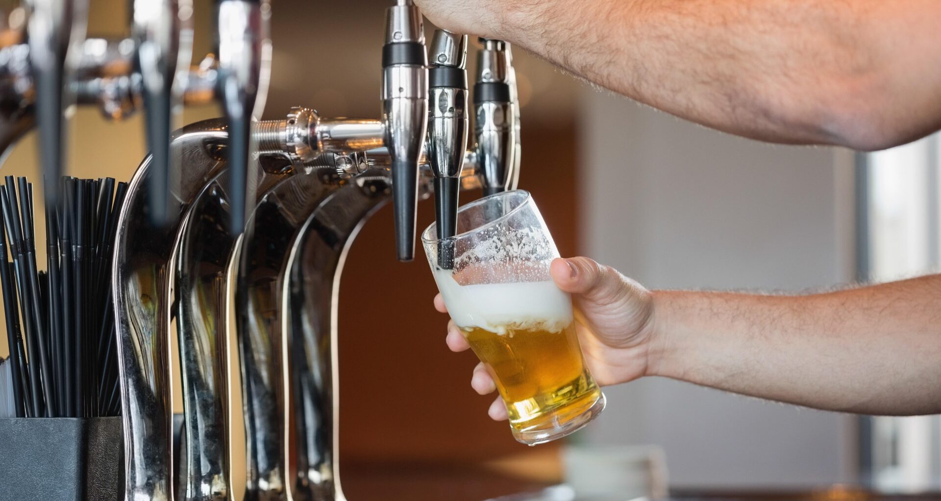 Legendary Glasgow pub famed for 'cheap booze' teases return weeks after shock closure