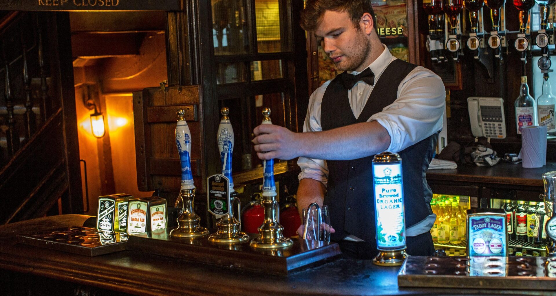 Punters devastated as cult Glasgow pub closes its doors