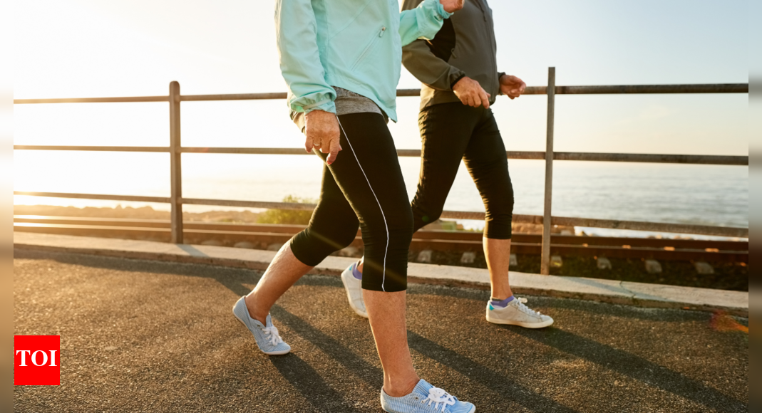 6 ways to improve posture while walking to prevent spine problems |