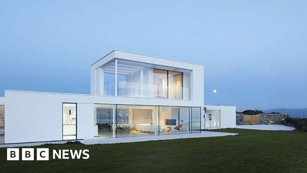 Grand Designs' house faces 'threat' after landslip at Criccieth