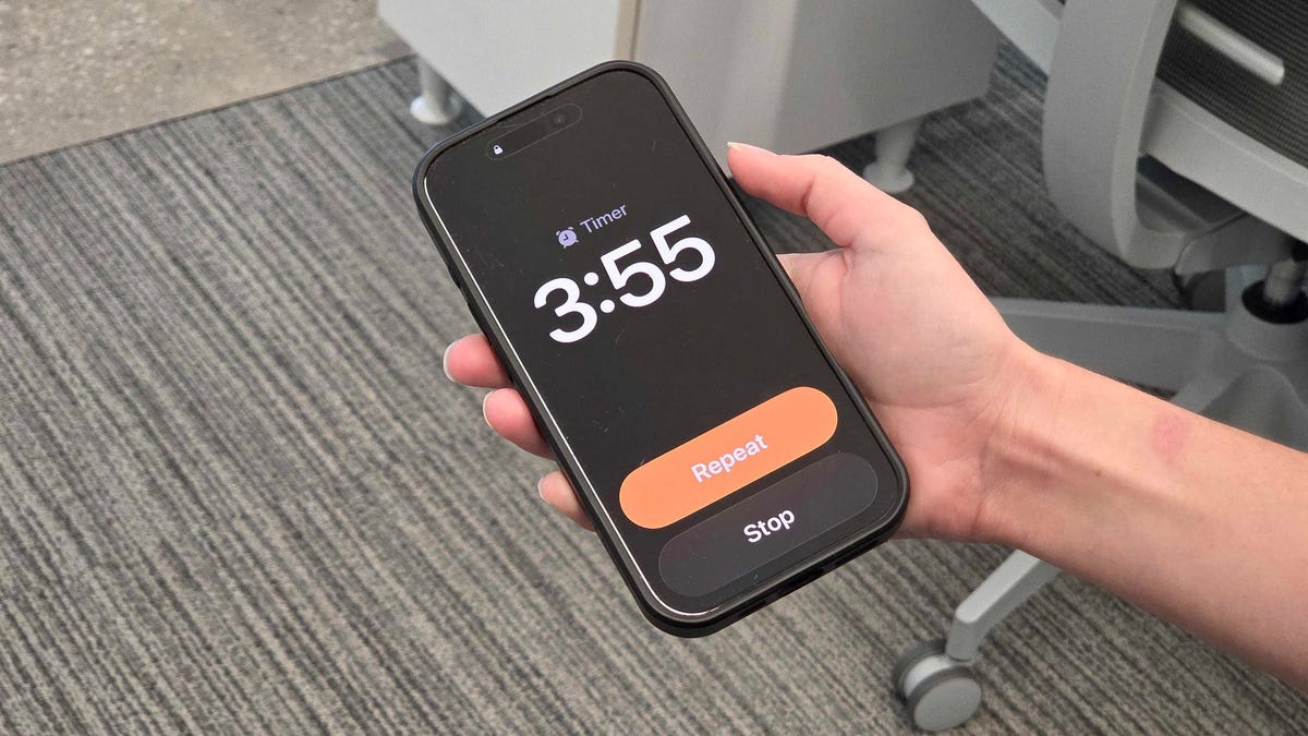 This is the most underrated iOS 26 feature I've tested - and it works on the Apple Watch, too