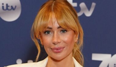 Olivia Attwood's hand