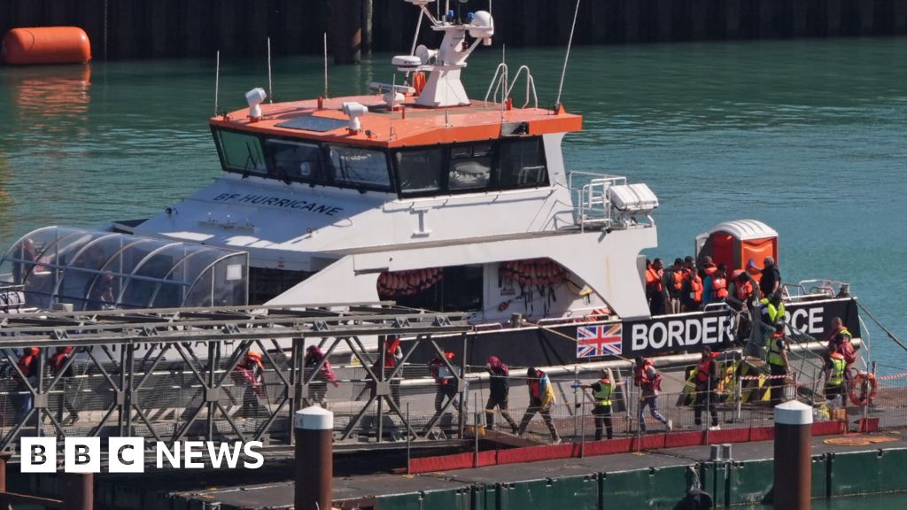 Woman dies trying to cross English Channel in migrant boat