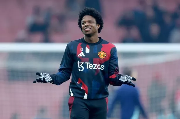Tyrell Malacia trains for Man Utd. 