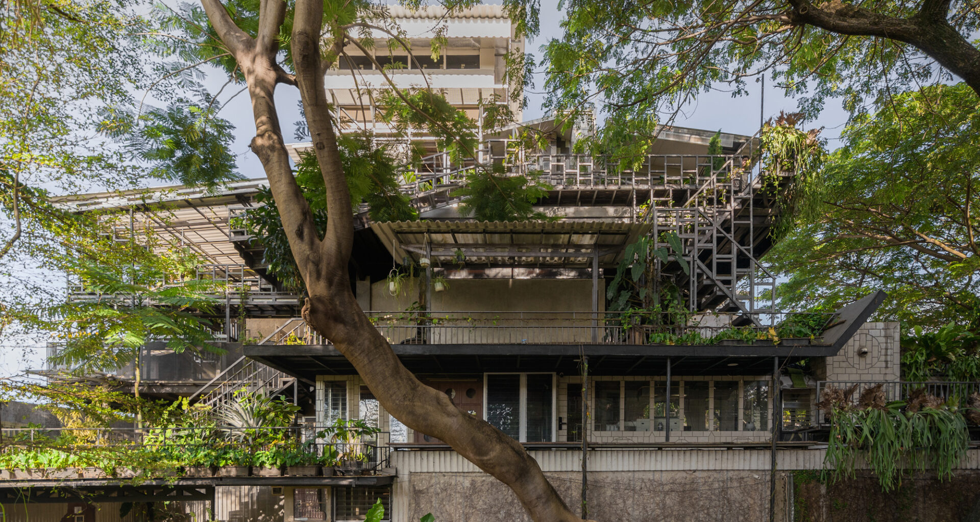 Kampoong Guha / Realrich Architecture Workshop