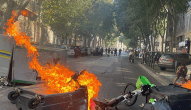 France blockades: The leaderless escalate
