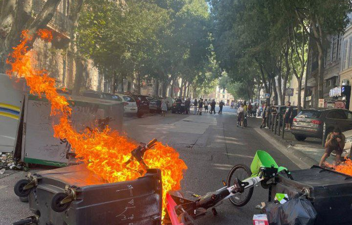 France blockades: The leaderless escalate