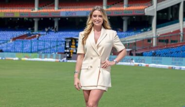 'I'll walk nude if he doesn't score a century': Australia great Matthew Hayden; daughter Grace begs for father