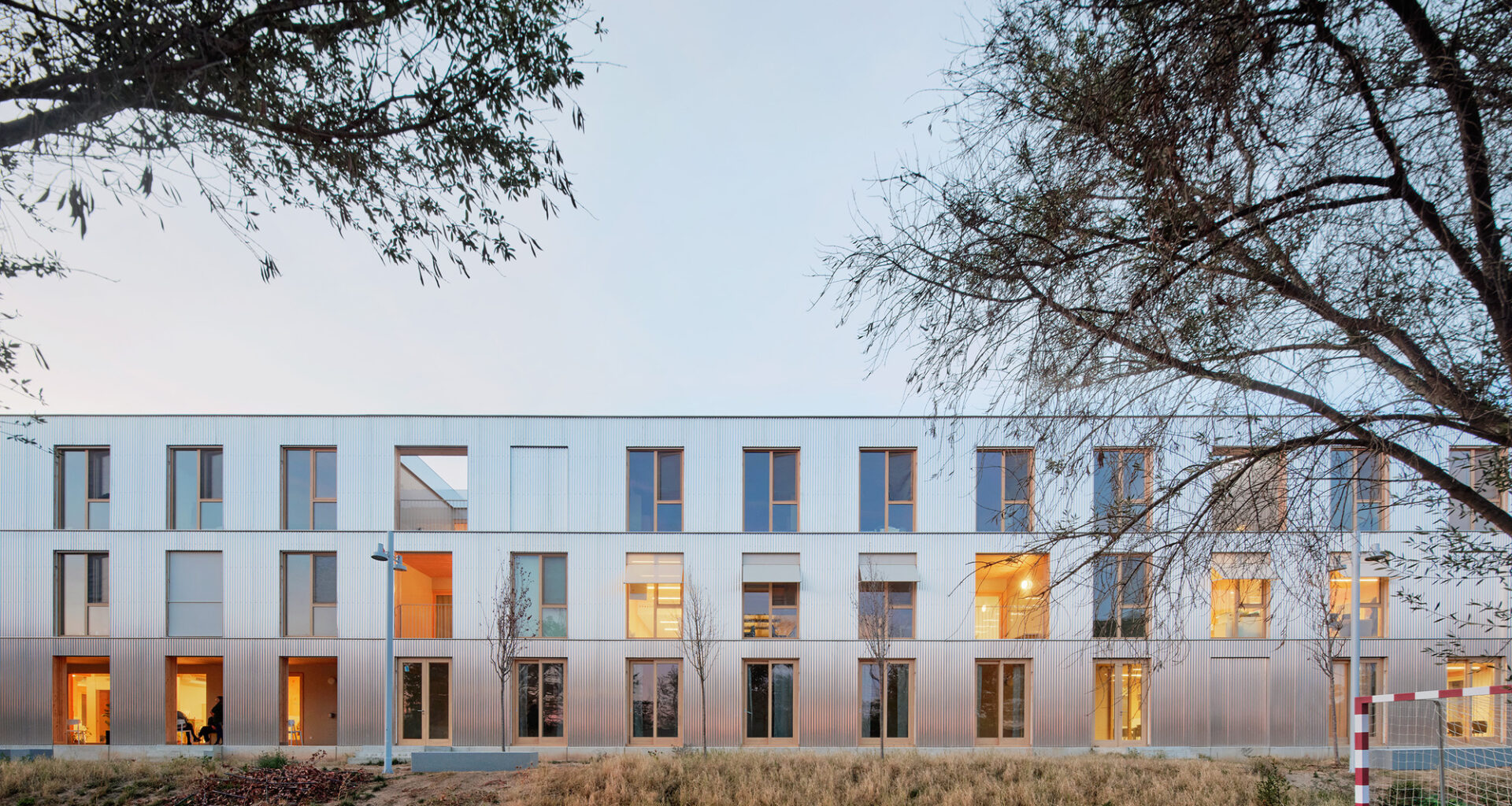 Shelter for Homeless Women in Barcelona / Vivas Arquitectos