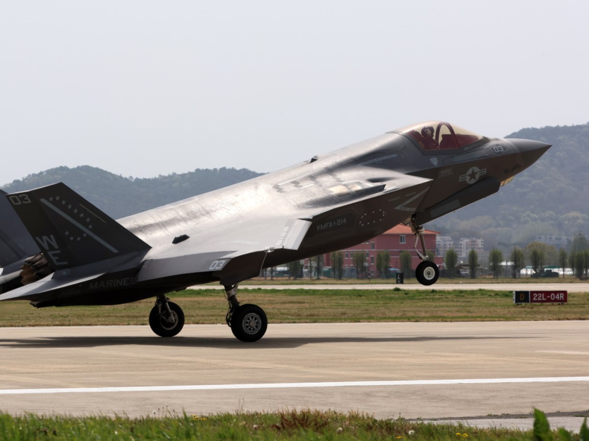US says Switzerland can order fewer fighter jets amid cost hike