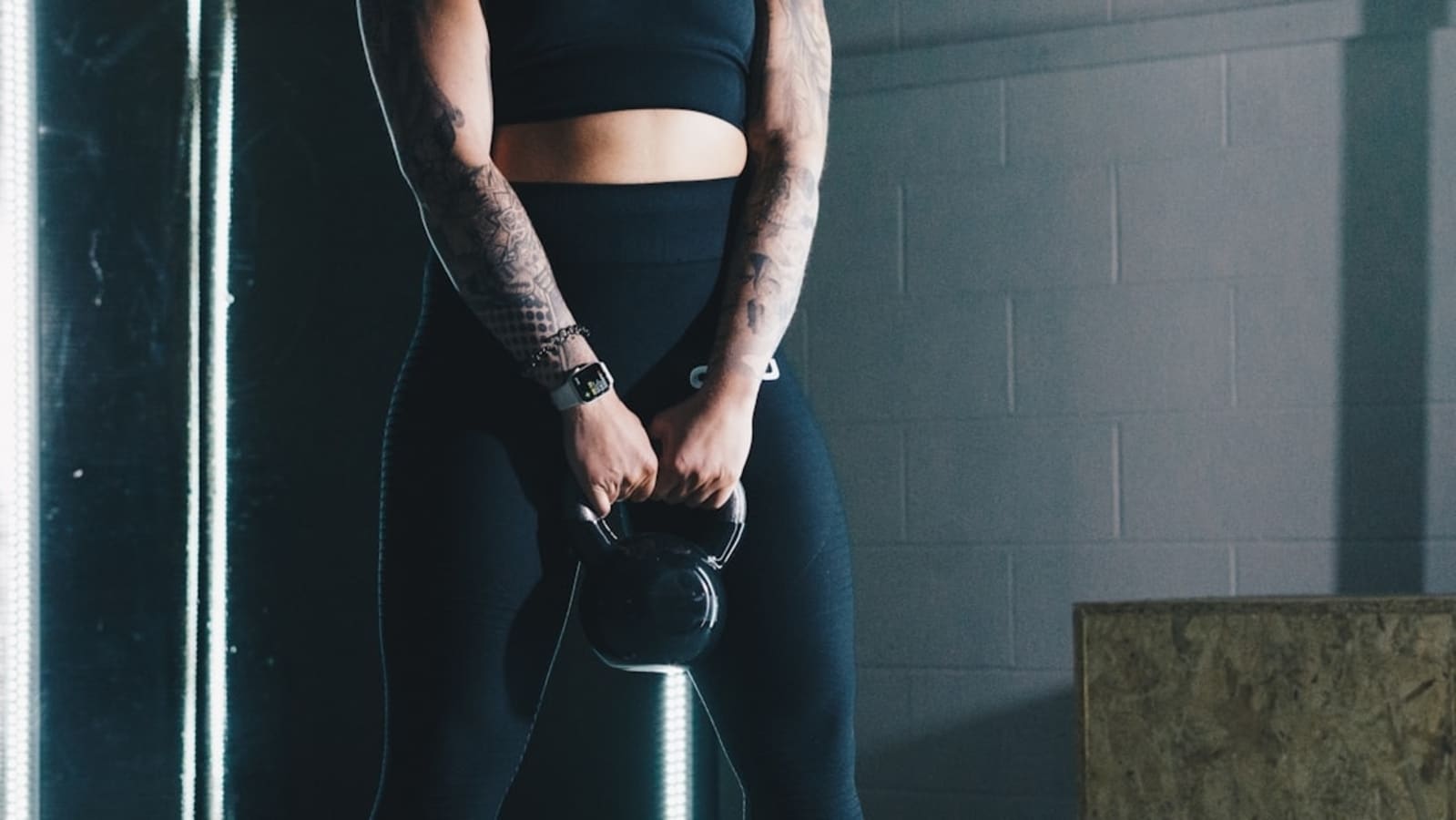 Celebrity fitness coach Yasmin Karachiwala shares 3 killer moves to burn love handles and sculpt your waistline