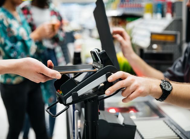 Irish consumers ditch cash and cards in favour of digital wallet payments