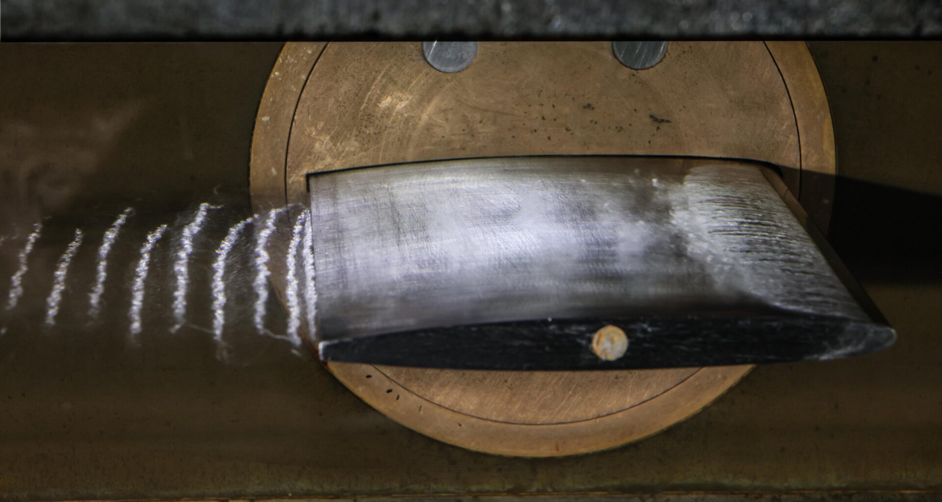 Clever device drastically reduces the vibration from rotating parts