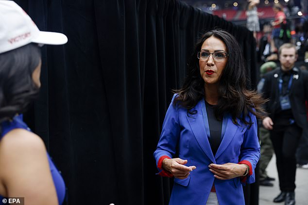 epa12396260 Republican Representative from Colorado Lauren Boebert (R) attends the public memorial service of political activist Charlie Kirk at State Farm Stadium in Glendale, Arizona, USA, 21 September 2025. Kirk was shot and killed on 10 September during a stop on his American Comeback Tour organized by Turning Point USA at Utah Valley University.  EPA/CAROLINE BREHMAN