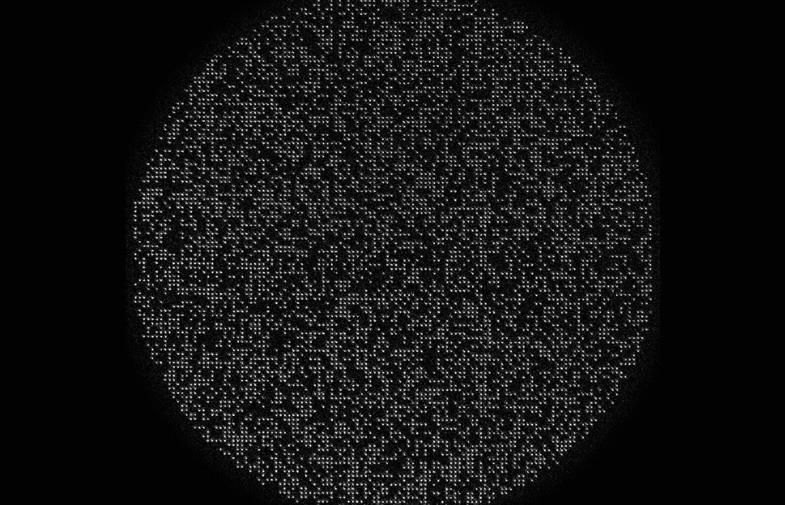 Physicists set record with 6,100-qubit array