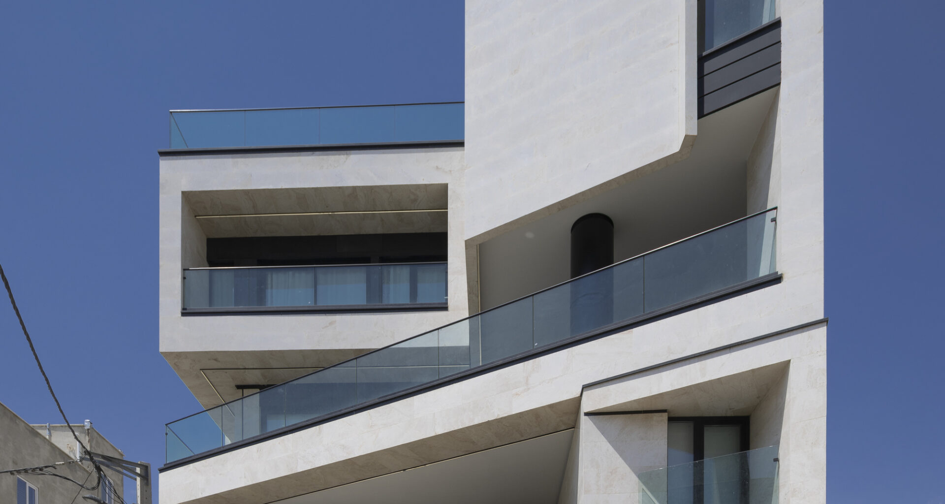Doa Residential Building / White Cube Atelier