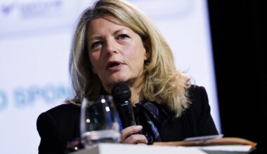 French Markets Watchdog Sees Country Dodging Financial Crisis