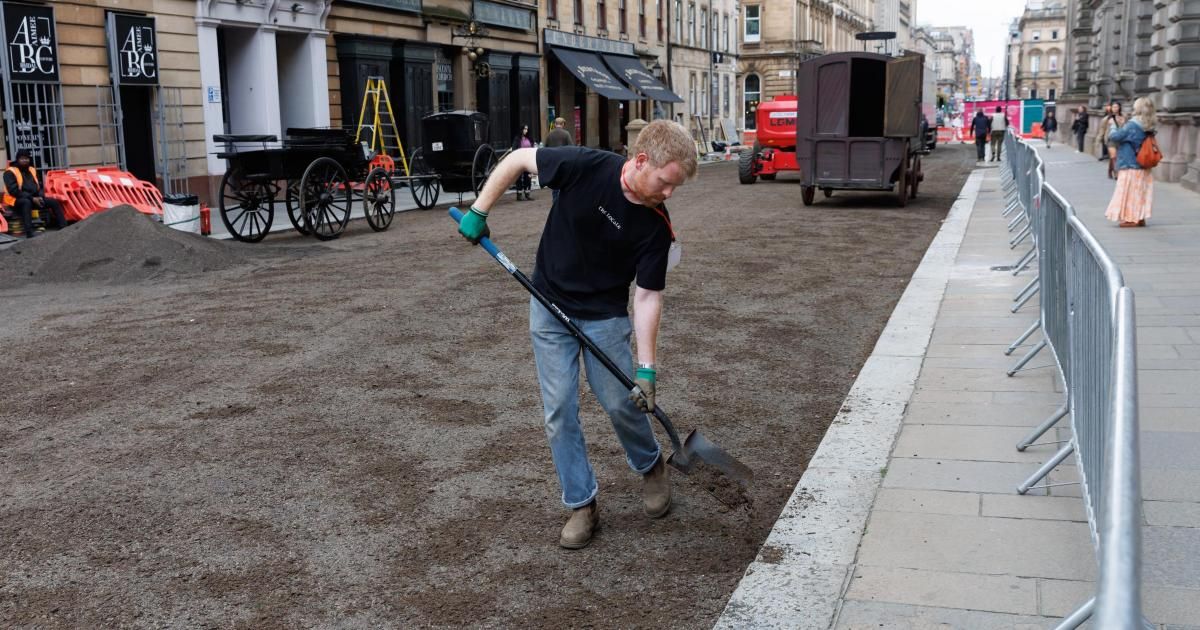 Eight pictures show Scottish street turned back in…