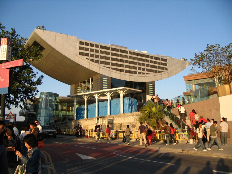 British Post-Modernist Architect and Farrells Founder Terry Farrell Passes Away at 87 - Image 2 of 5