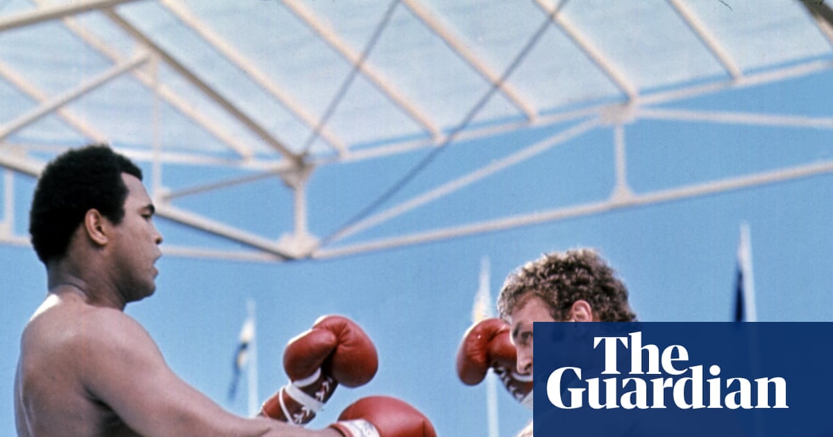 Former British heavyweight Joe Bugner, who twice took on Muhammad Ali, dies aged 75 | Boxing