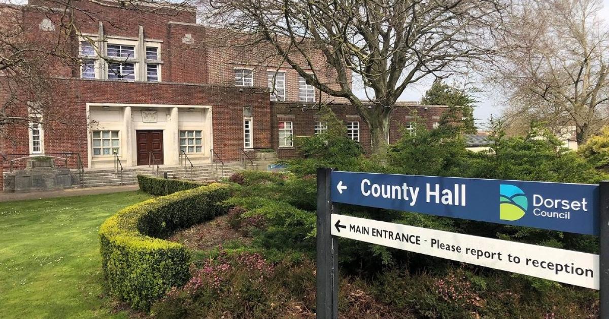 Meeting abandoned because not enough councillors returned after lunch