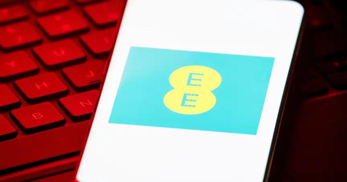 Is EE down? Thousands report outage with phone network
