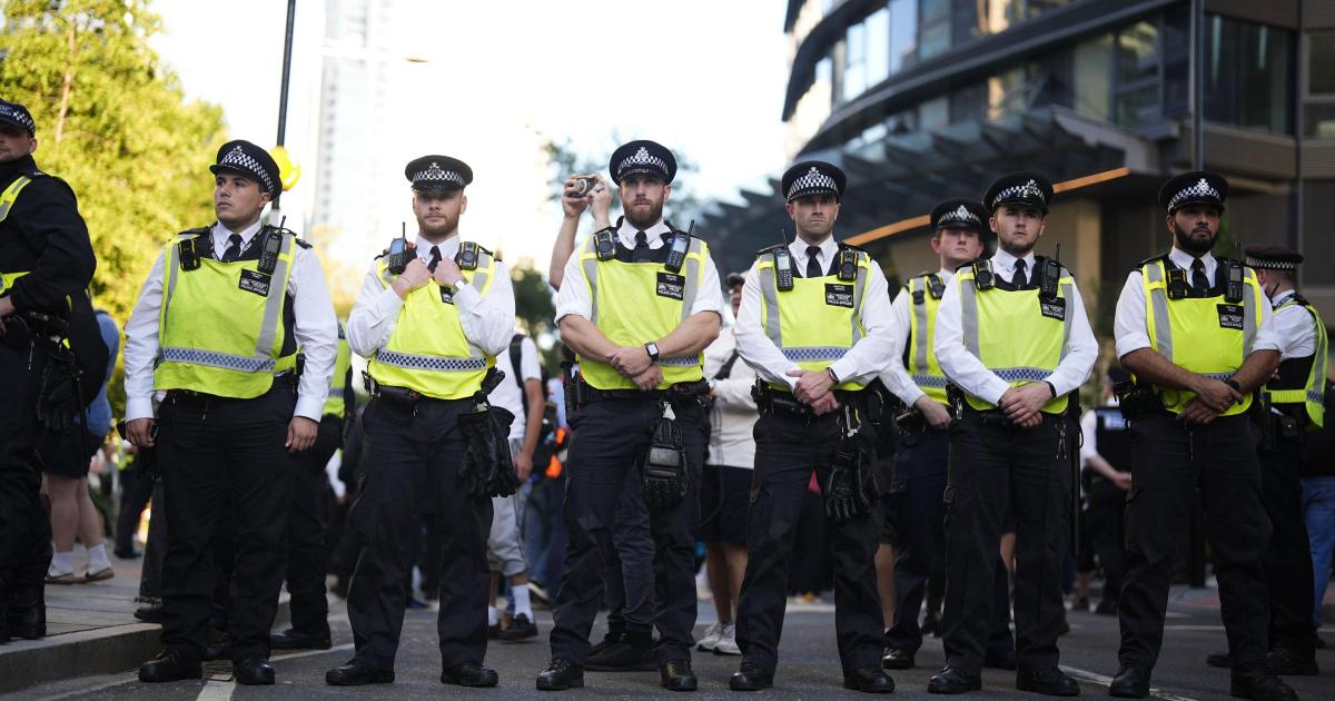 Met insists Muslims should not change plans ahead of Tommy Robinson rally