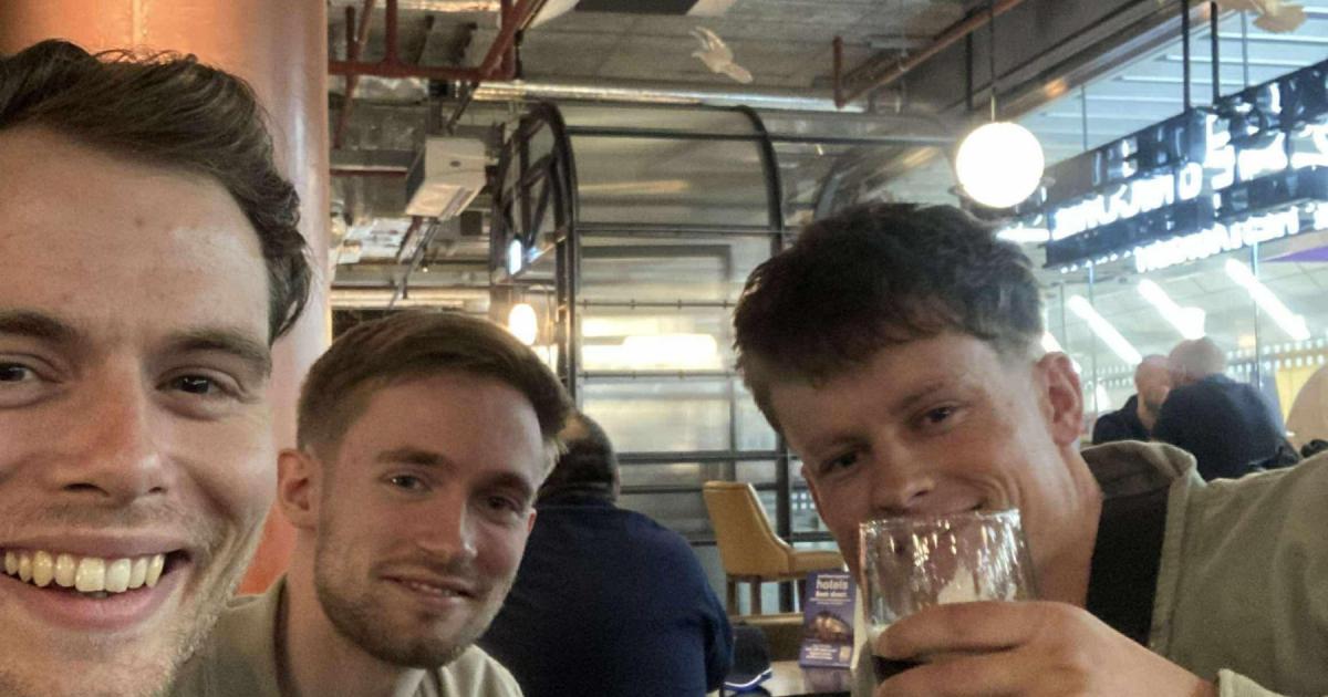 Pub crawl takes pals to all 37 Wetherspoons in central London