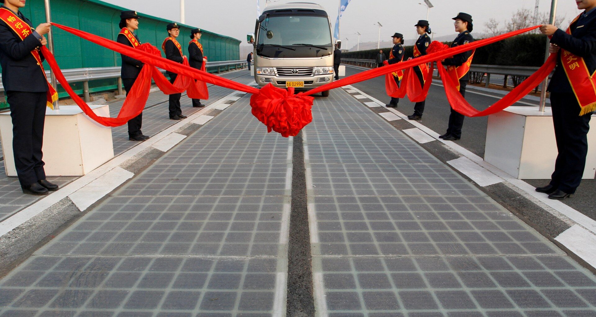 China leads clean energy revolution, but also CO2 pollution, says report | Renewable Energy News