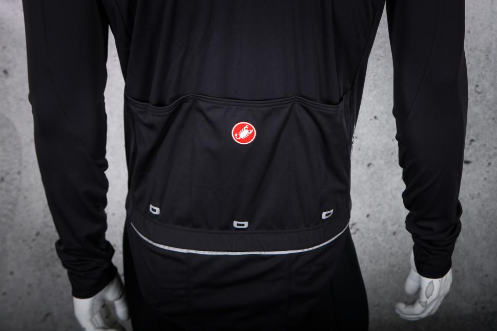 2025 Castelli Perfetto RoS 3 Jacket - pockets.jpg