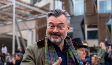 Grant unable to watch himself in Outlander