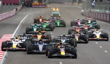 BAKU, AZERBAIJAN - SEPTEMBER 21: Max Verstappen of the Netherlands driving the (1) Oracle Red Bull Racing RB21 leads Carlos Sainz of Spain driving the (55) Williams FW47 Mercedes and Liam Lawson of New Zealand driving the (30) Visa Cash App Racing Bulls VCARB 02 at the race start during the F1 Grand Prix of Azerbaijan at Baku City Circuit on September 21, 2025 in Baku, Azerbaijan. (Photo by Mark Thompson/Getty Images)