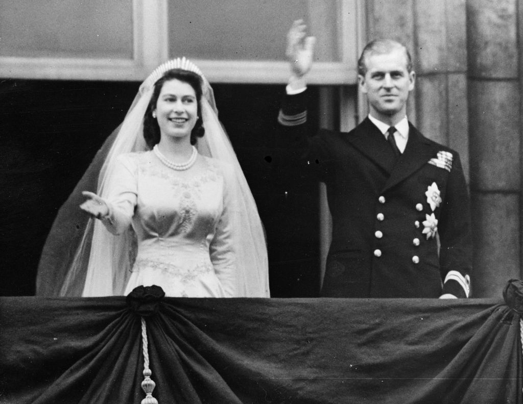 Princess Elizabeth and Prince Philip, Duke of Edinburgh waving to a crowd from  the balcony of Buckingham Palace, London, shortly after their wedding at Westminster Abbey, 20th November 1947. (Photo by Keystone/Hulton Archive/Getty Images)